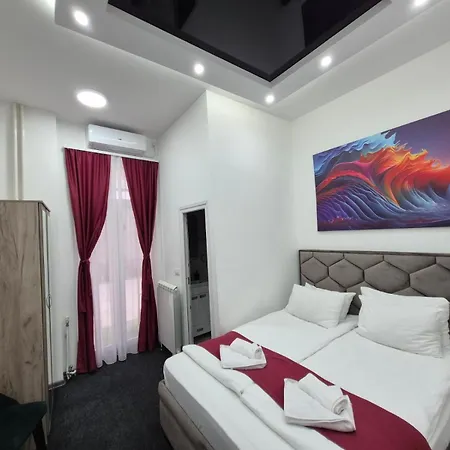 15 Percent Off Until 31st Of August Authentic Centre - Luxury Suites, Paid Parking On-site, Mandatory Reservation, Warning There Are Seven In The Pictures Gallery, Only One Has A Hot Tub And A Sauna Belgrado